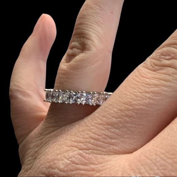 PRINCESS CUT ETERNITY BAND - Picture 4 of 5